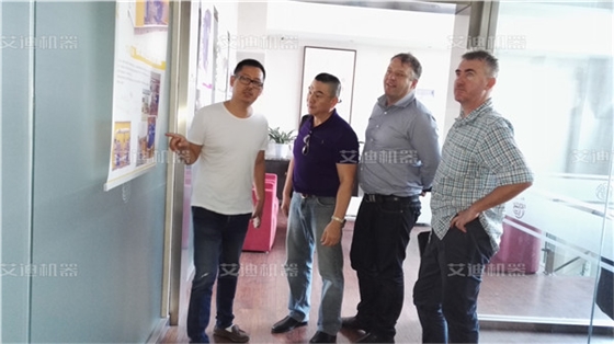 國(guó)外客戶(hù)來(lái)艾迪機(jī)器考察 (2).jpg 國(guó)外客戶(hù)來(lái)艾迪機(jī)器考察 (2).jpg