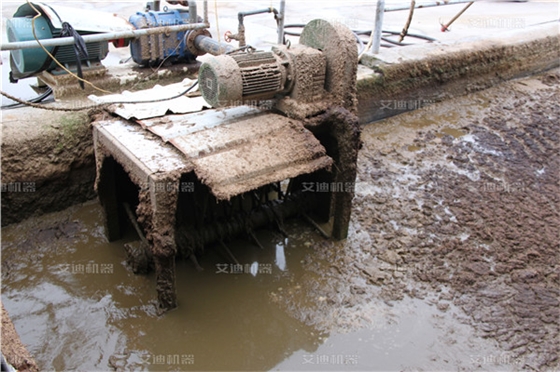 糞污輸送前端耙松機.jpg 糞污輸送前端耙松機.jpg