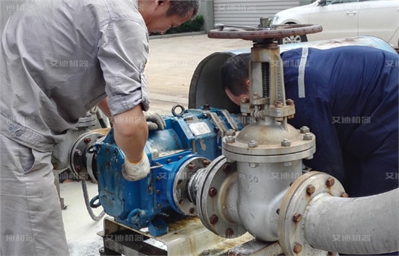 艾迪機(jī)器對(duì)凸輪泵客戶使用情況維護(hù)中.jpg 艾迪機(jī)器對(duì)凸輪泵客戶使用情況維護(hù)中.jpg