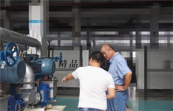 CCCF泡沫液消防檢測中心領(lǐng)導(dǎo)與艾迪機器副總經(jīng)理交流中.jpg CCCF泡沫液消防檢測中心領(lǐng)導(dǎo)與艾迪機器副總經(jīng)理交流中.jpg