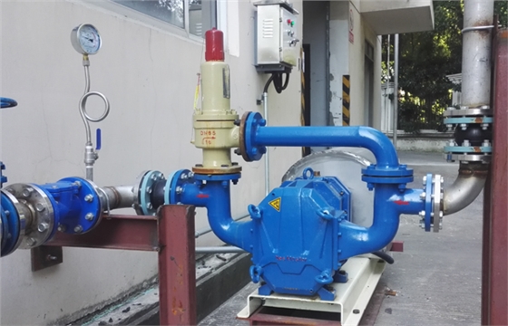 市政用泵安裝調(diào)試中.jpg 市政用泵安裝調(diào)試中.jpg