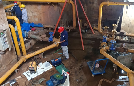 蘭溪污水處理廠高效池安裝轉(zhuǎn)子泵.jpg 蘭溪污水處理廠高效池安裝轉(zhuǎn)子泵.jpg