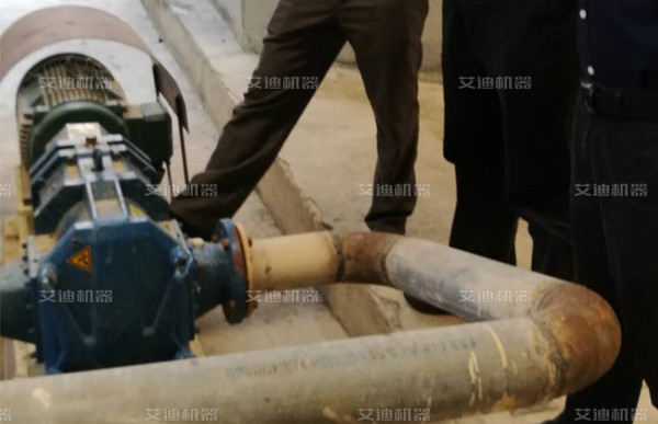 泥漿泵現(xiàn)場(chǎng)考察中.jpg 泥漿泵現(xiàn)場(chǎng)考察中.jpg