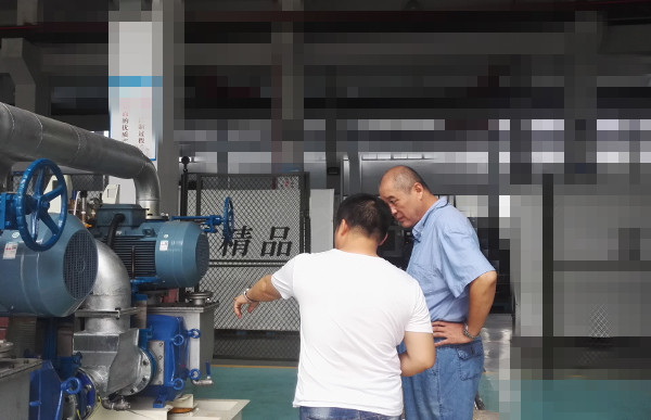 CCCF泡沫液消防檢測中心領(lǐng)導(dǎo)與艾迪機器副總經(jīng)理交流中.jpg CCCF泡沫液消防檢測中心領(lǐng)導(dǎo)與艾迪機器副總經(jīng)理交流中.jpg