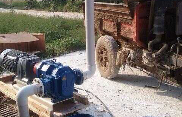 牛糞輸送泵應用.jpg 牛糞輸送泵應用.jpg