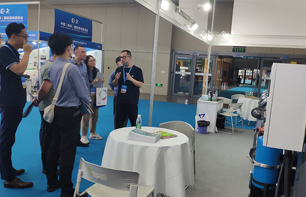 南京展會艾迪展會徐工團隊參觀考察.jpg 南京展會艾迪展會徐工團隊參觀考察.jpg