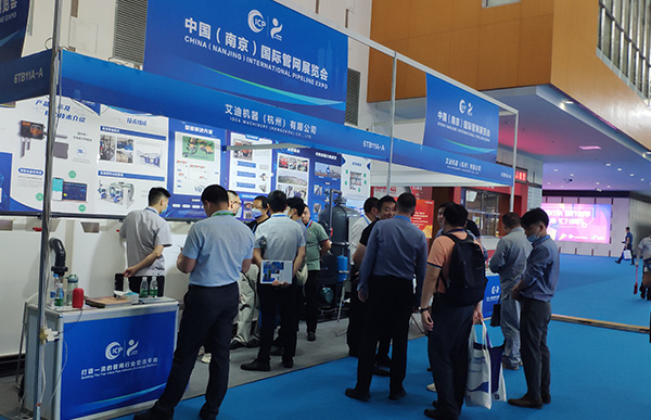 南京展會艾迪展位參觀者川流不息.jpg 南京展會艾迪展位參觀者川流不息.jpg