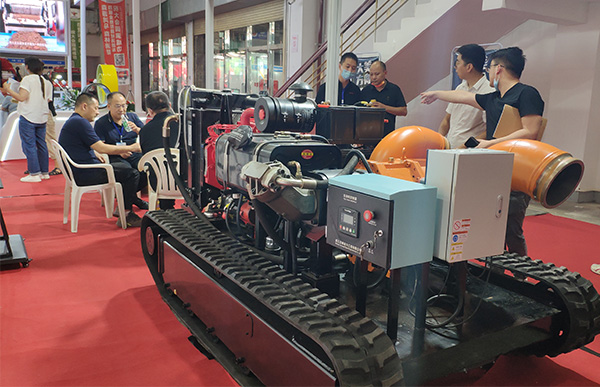 履帶式搶險移動電源泵站.jpg 履帶式搶險移動電源泵站.jpg