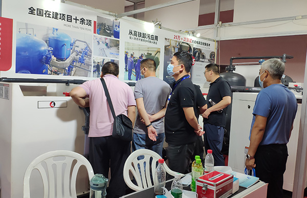 履帶式移動搶險電源泵車-艾迪機器.jpg 履帶式移動搶險電源泵車-艾迪機器.jpg