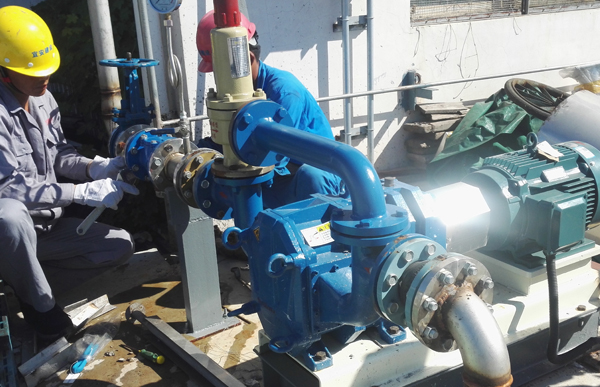 排污泵廠家調(diào)試中.jpg 排污泵廠家調(diào)試中.jpg