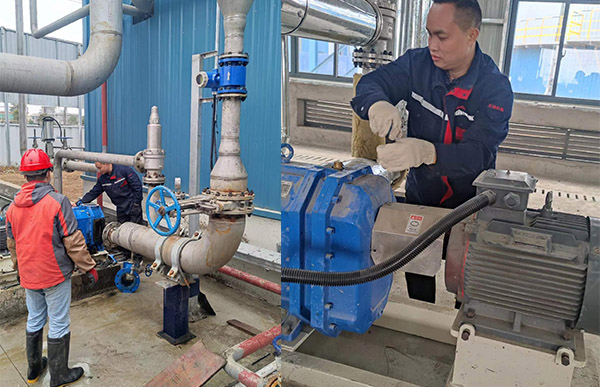 污水提升設備現場調試講解中.jpg 污水提升設備現場調試講解中.jpg