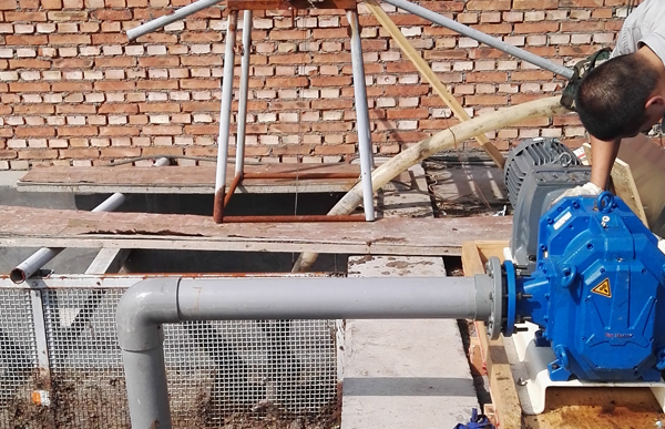 減速電機(jī)糞便輸送泵檢修完成.jpg 減速電機(jī)糞便輸送泵檢修完成.jpg