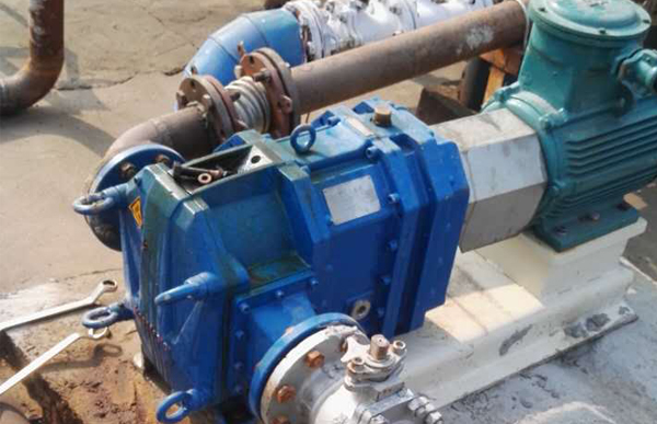 原油輸送泵應(yīng)用工況現(xiàn)場.jpg